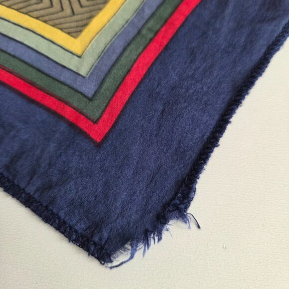 Large silk scarf with floral design. - Picture 12 of 12